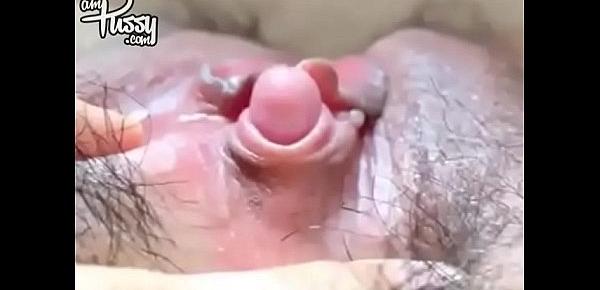  Japanese girl rubbing her big clit to orgasm